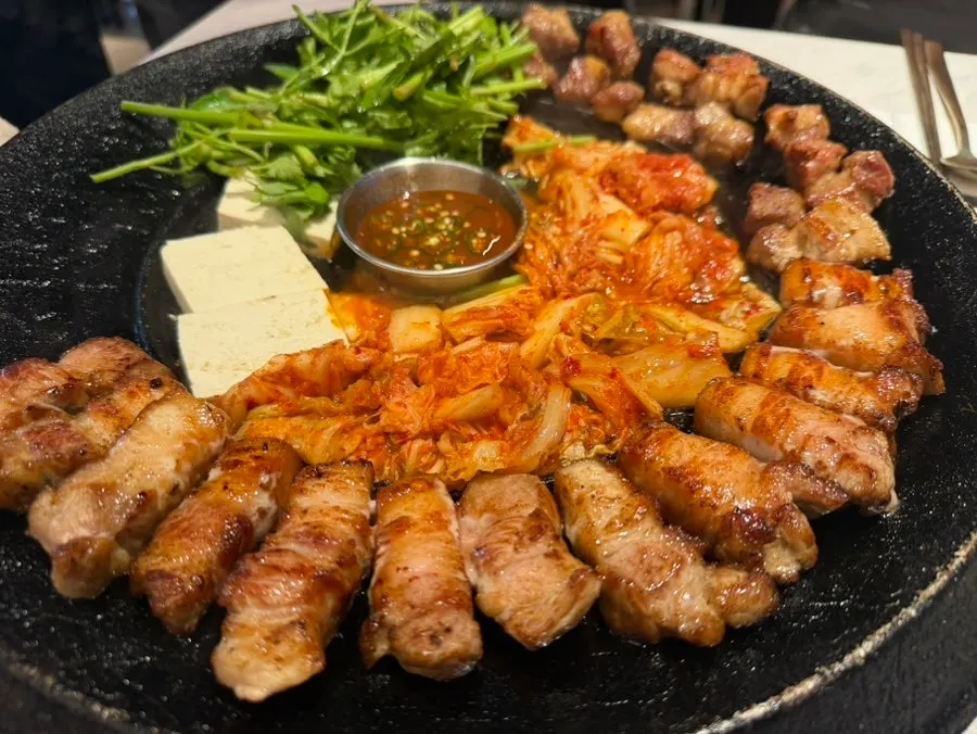 80% 정도 익힌 노릇한 삼겹살