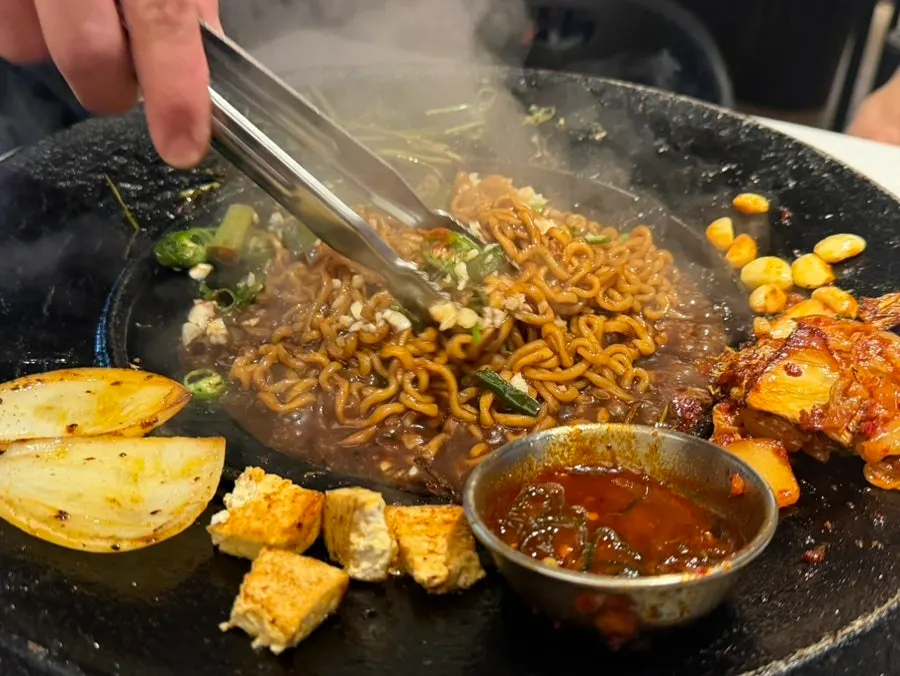 무쇠뚝삼겹 신흥역점 삼겹살 상차림