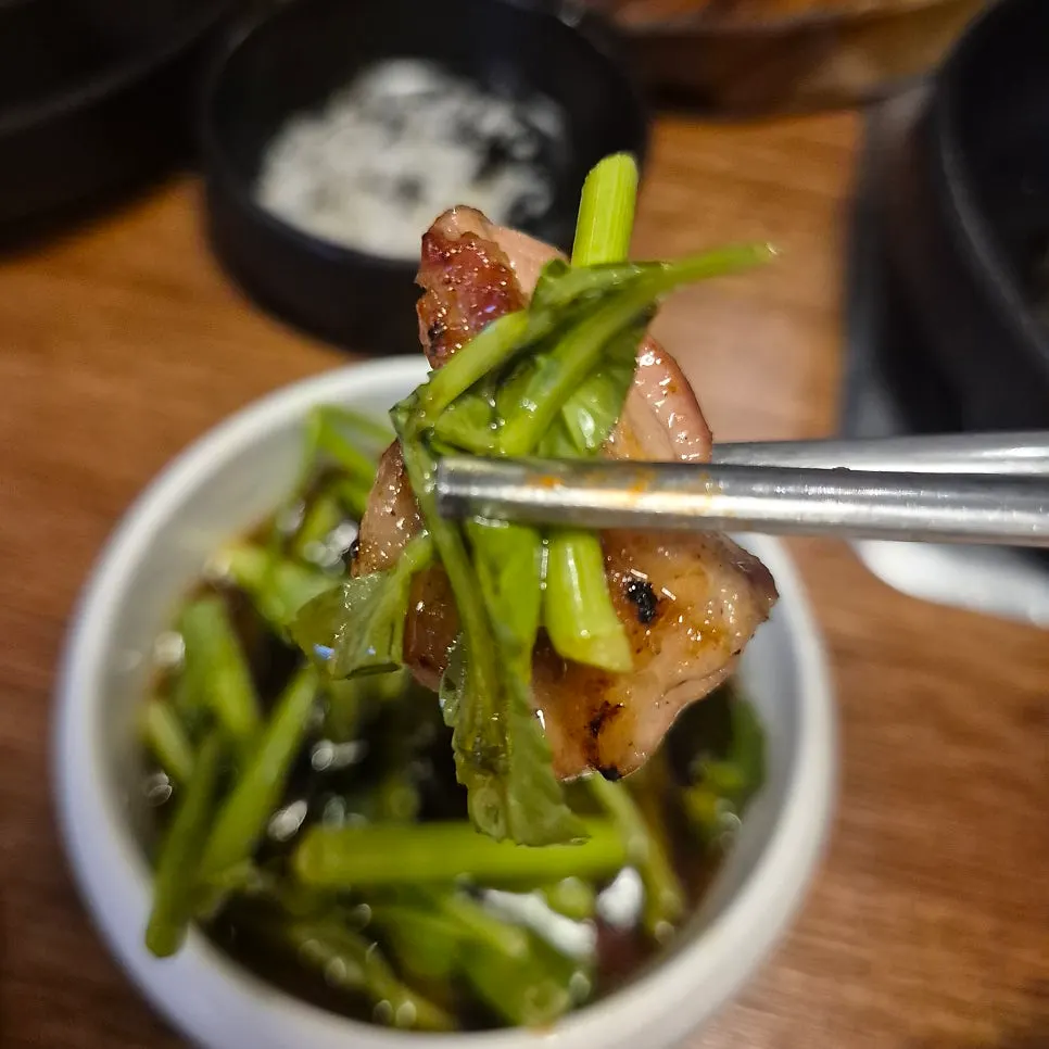 Grilled gim topped with meat and squid jeotgal