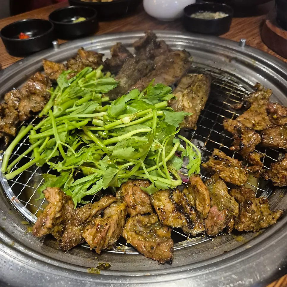 Two servings of matcha pork ribs grilling on a fresh plate