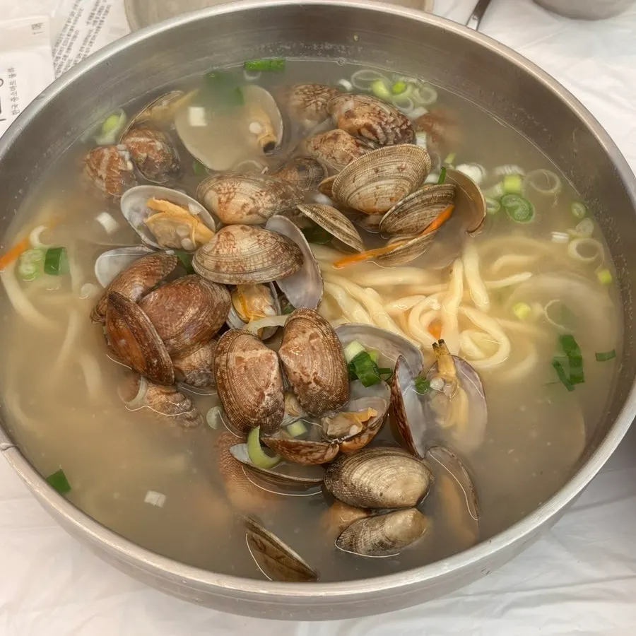 Close-up of mulhoe being mixed with sauce
