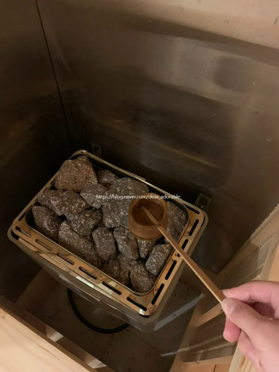 조용히 반신욕을 즐기는 프라이빗 욕조