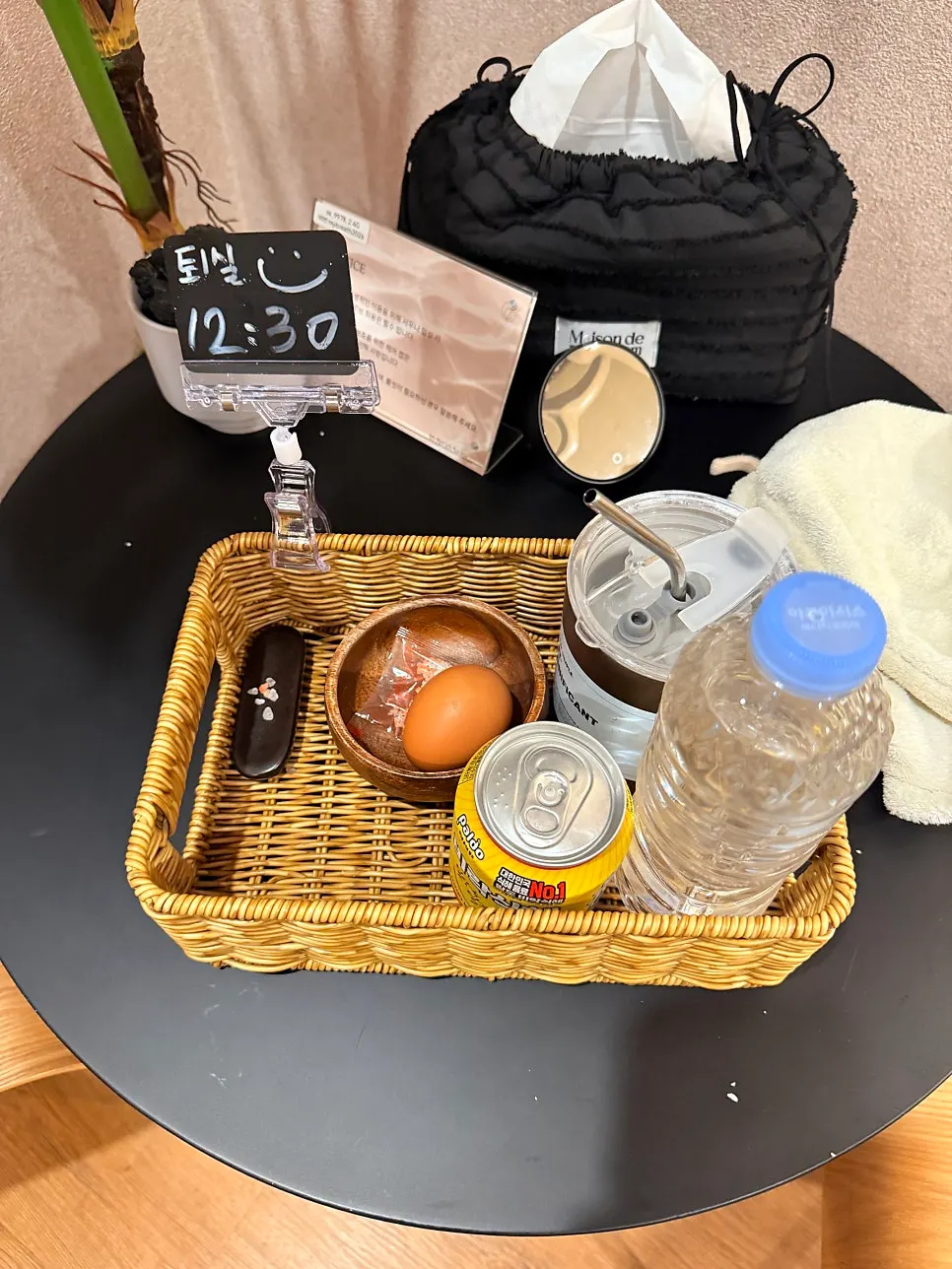 Table with checkout time notice and welcome service