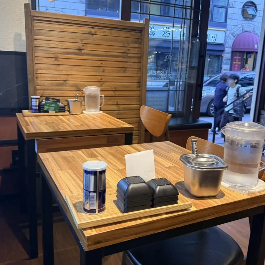 View of the table seating area at Mentsuru City Hall Branch