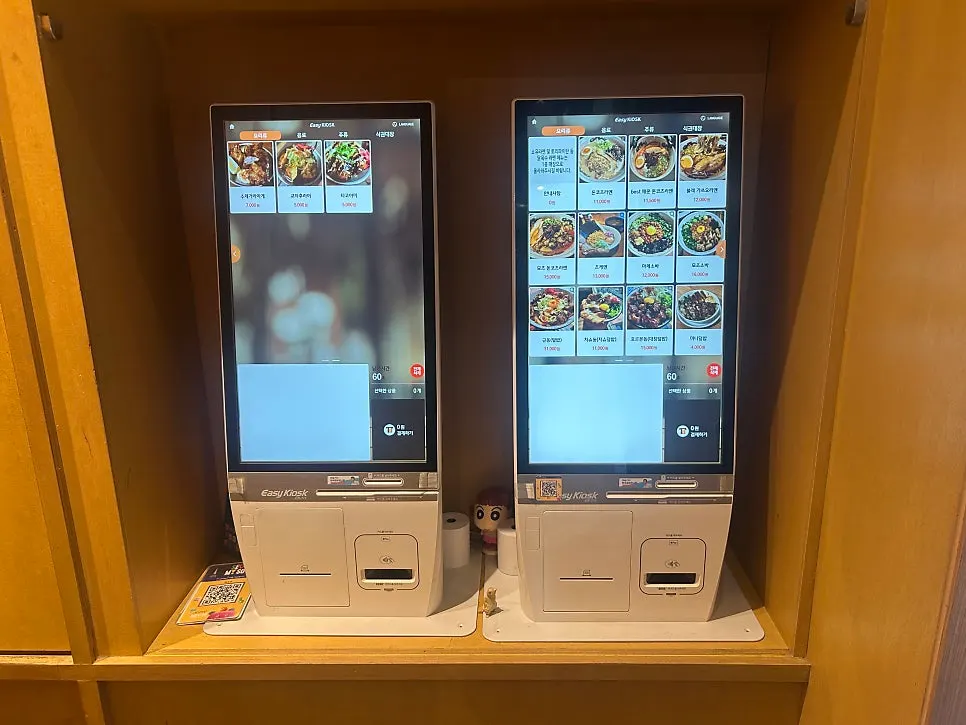 Ordering kiosk at the entrance of Mentsuru City Hall Branch