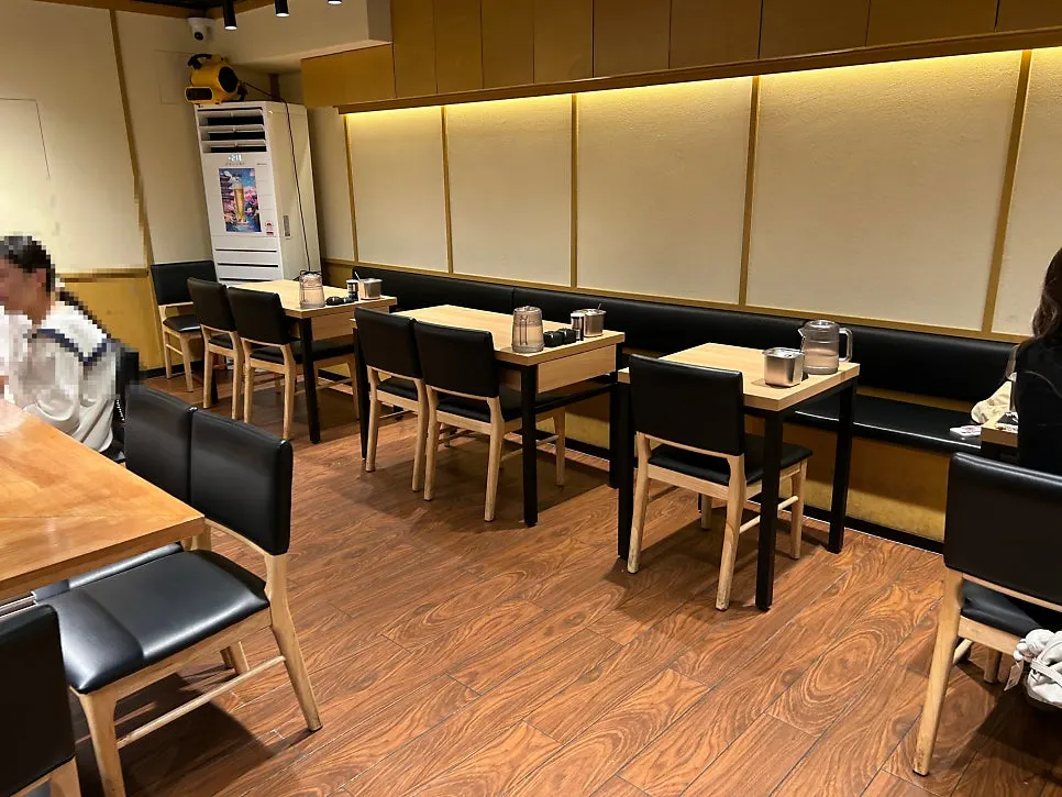 Basement seating area at Mentsuru City Hall Branch