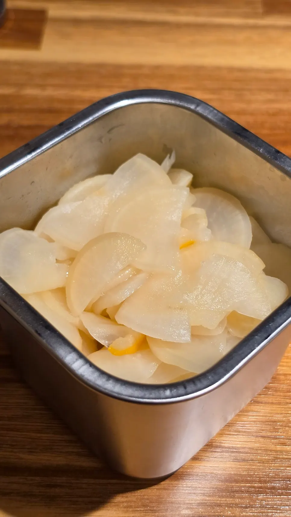Basic side dish of pickled radish with lemon