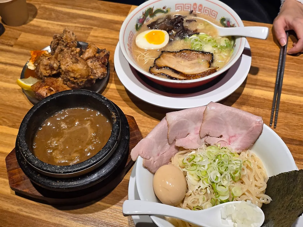 Tonkotsu ramen and stone-pot tsukemen served together