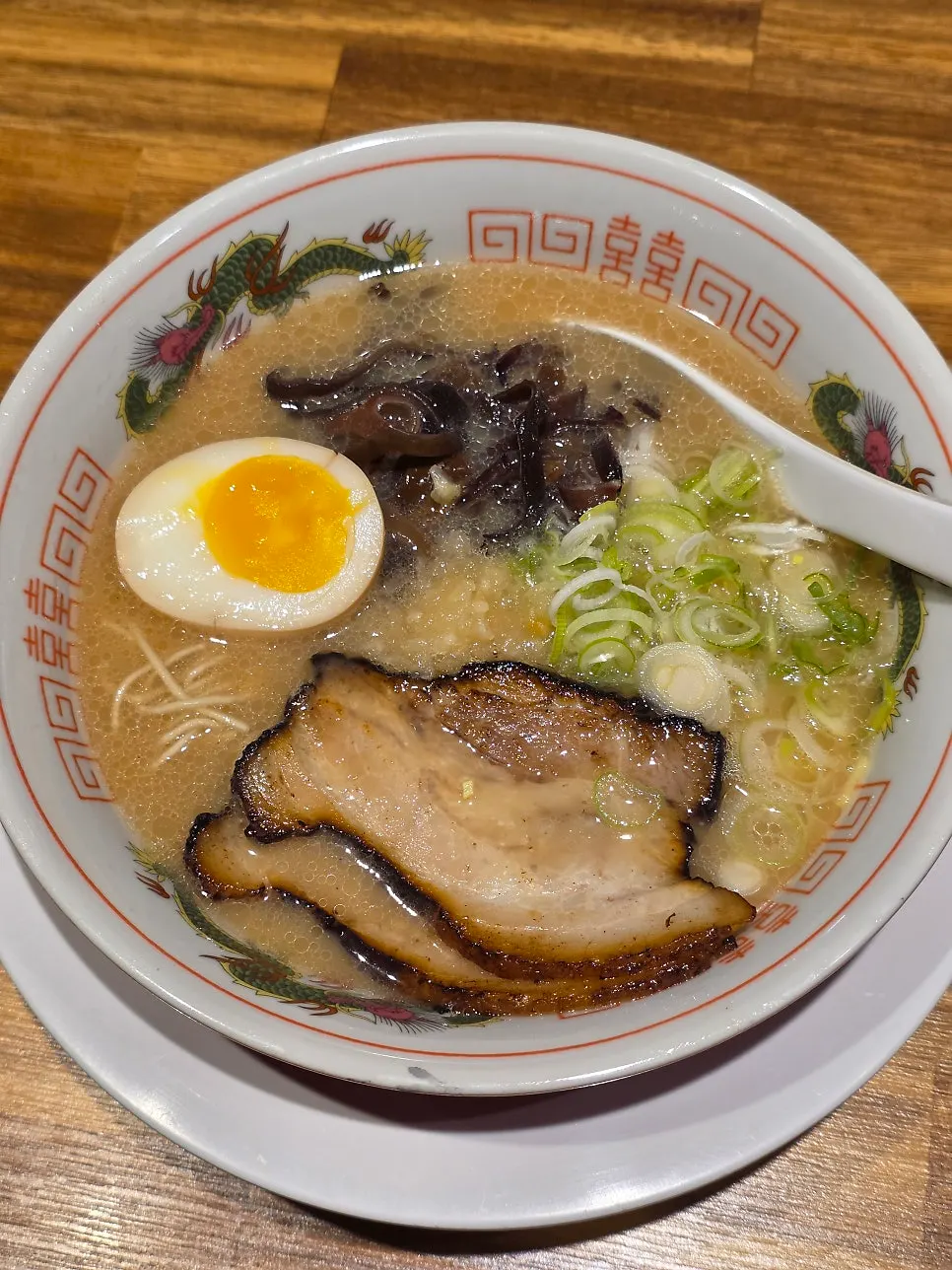 A bowl of tonkotsu ramen at Mentsuru City Hall Branch