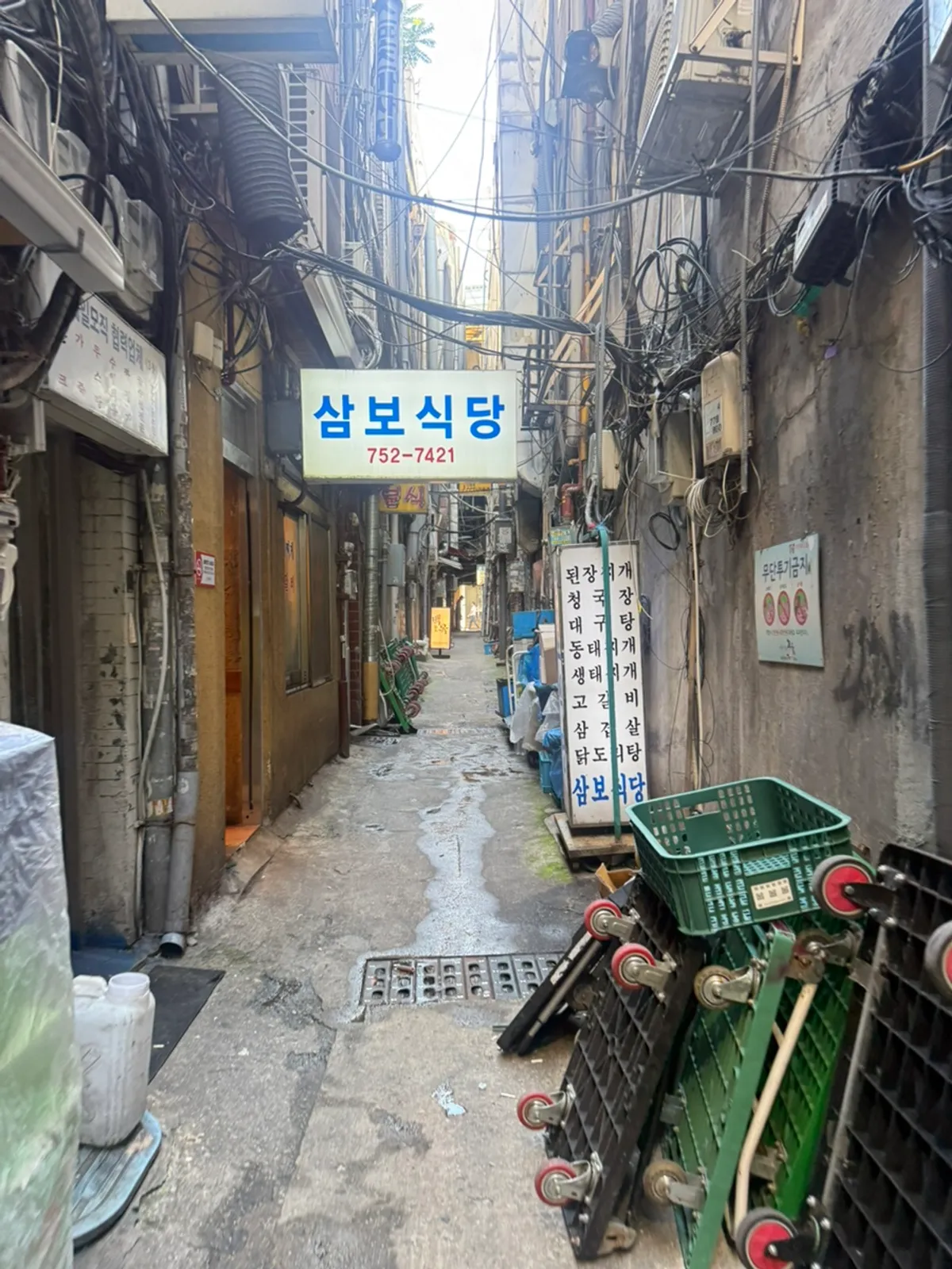 The way to Baekok in a Myeongdong alley