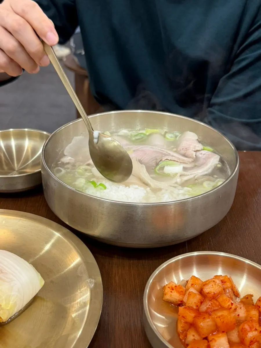 돼지곰탕과 배추만두 한상