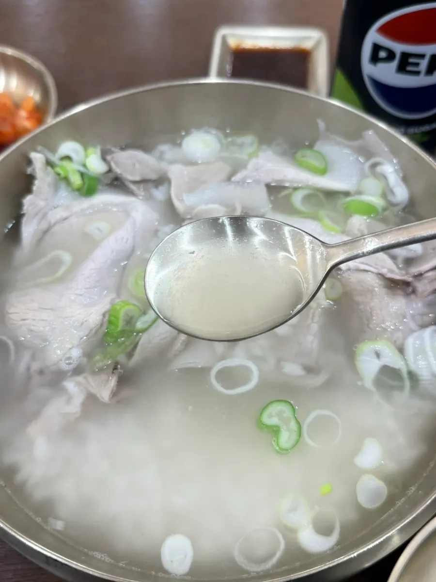 Pork gomtang with clear broth