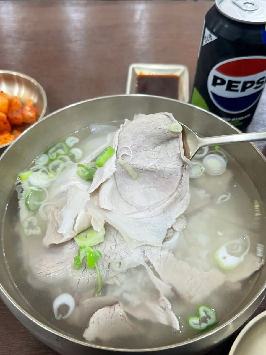 Pork gomtang with meat and rice