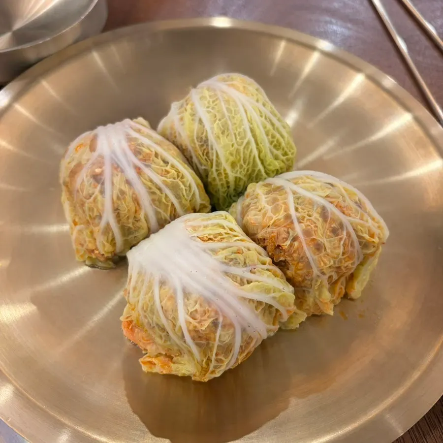 Baekok Myeongdong's cabbage dumplings wrapped in cabbage leaves