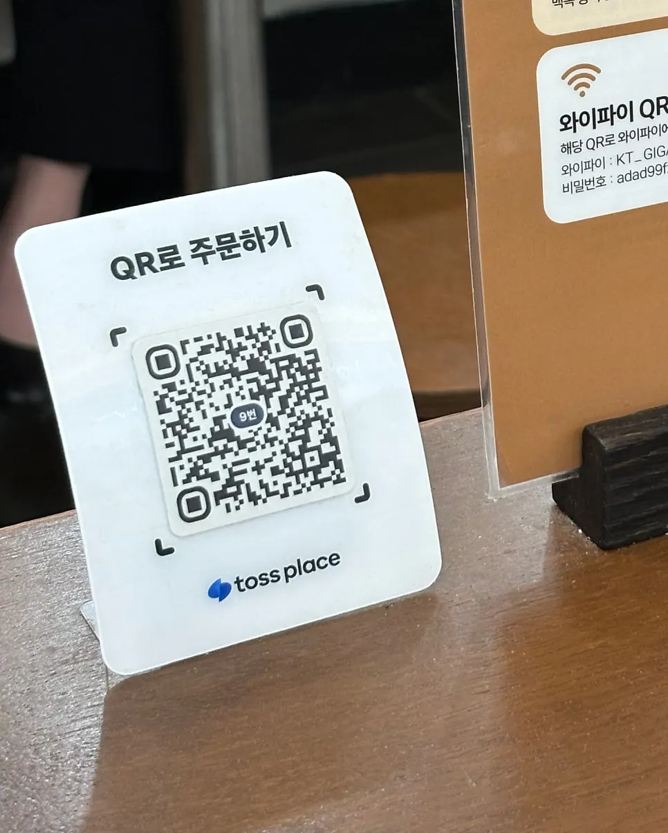 QR ordering sign on a table at Baekok Myeongdong