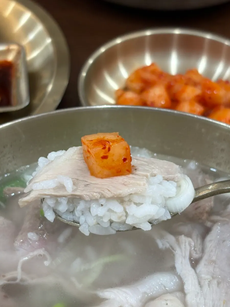 A spoonful of gomtang meat and rice