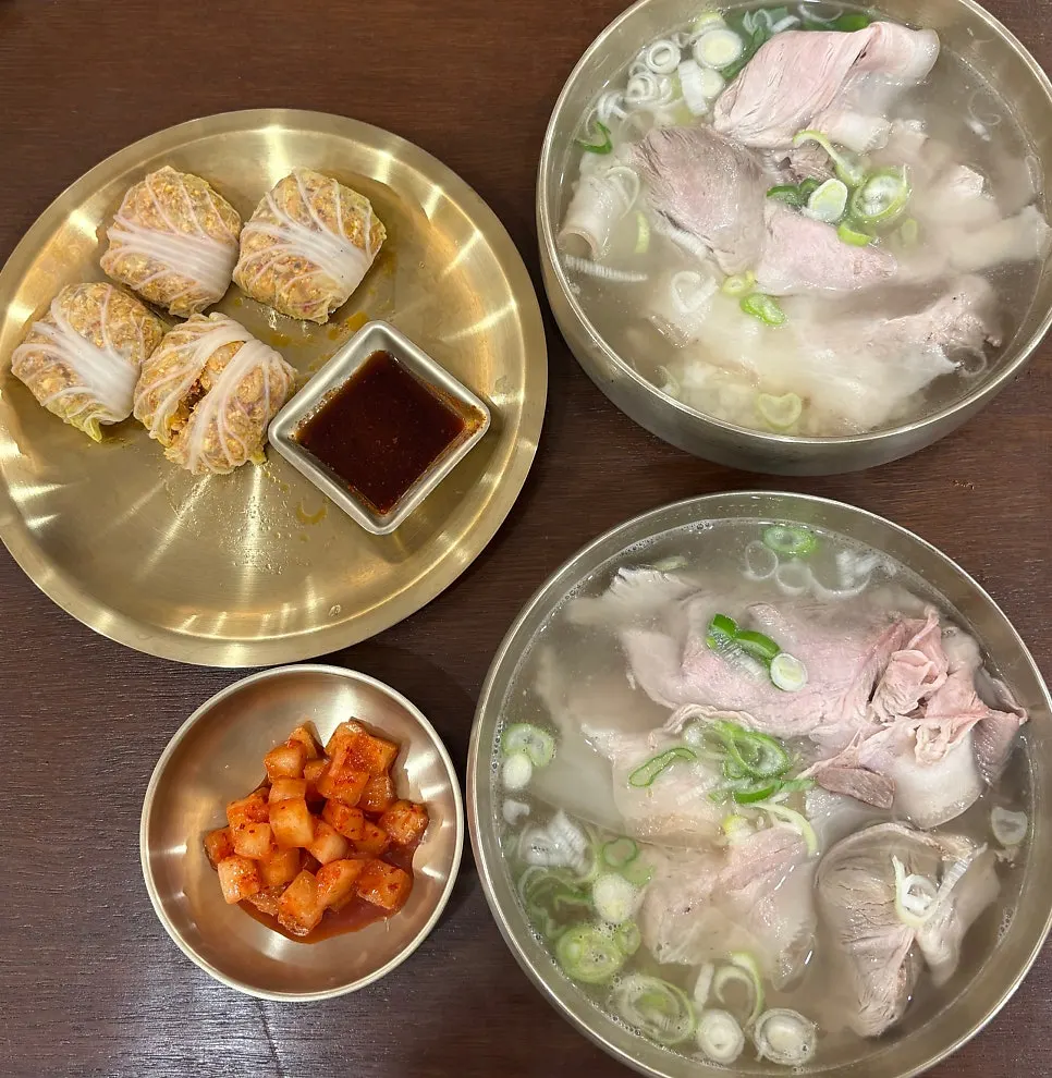 A table at Baekok Myeongdong after finishing the meal