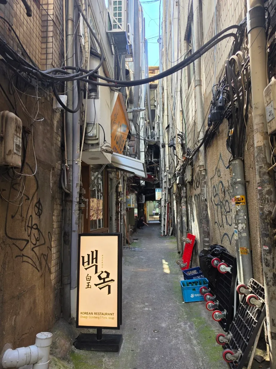 The alley path inside Myeongdong 8-gil leading to Baekok Myeongdong