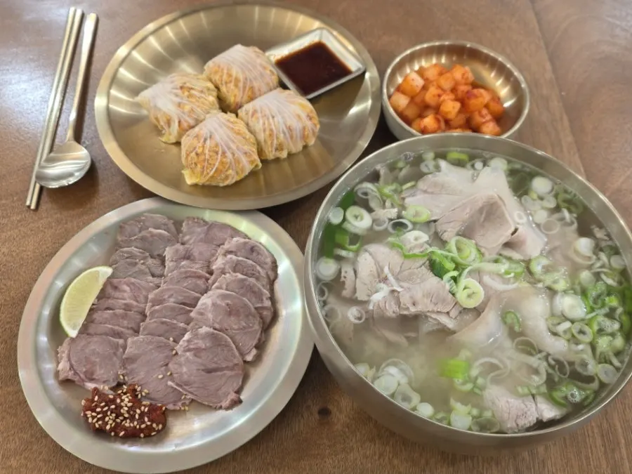 Kkakdugi served as the basic side dish