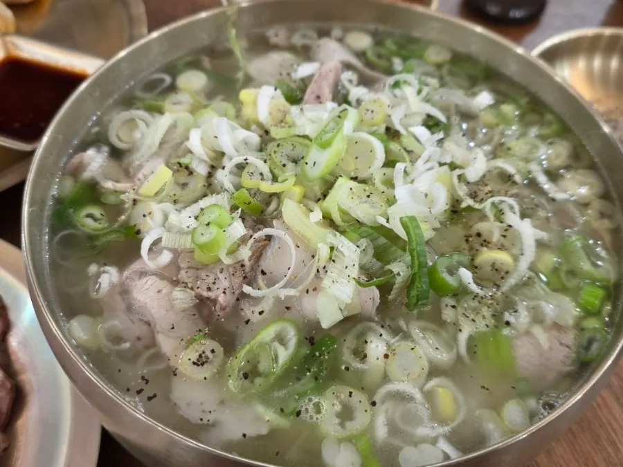 Pork gomtang topped with a generous helping of extra scallions