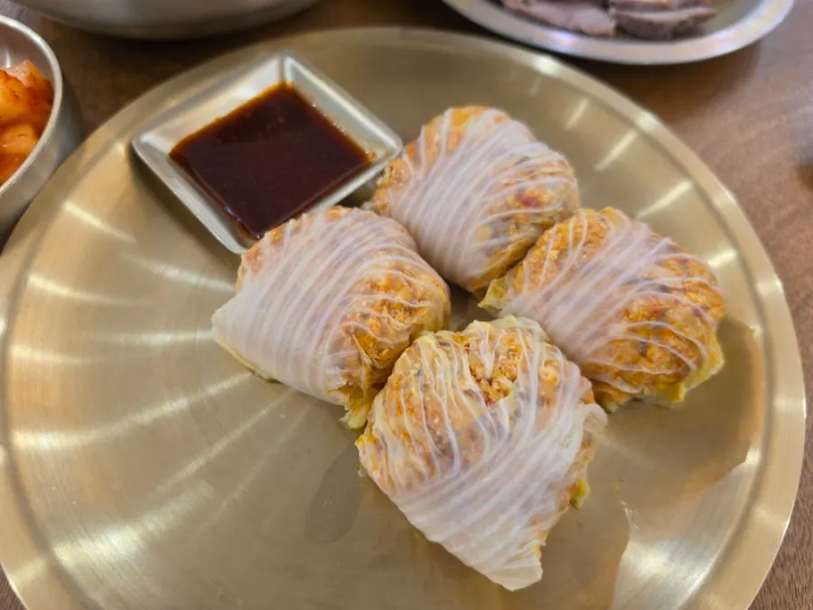 Four cabbage dumplings wrapped in cabbage leaves