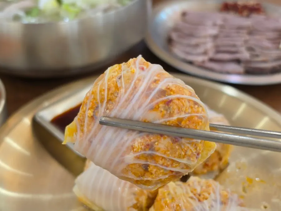 A plate of Baekok Myeongdong's cabbage dumplings