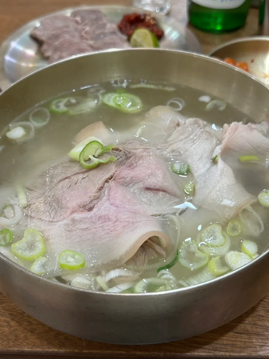 지방과 살코기 비율이 좋은 돼지곰탕 고기