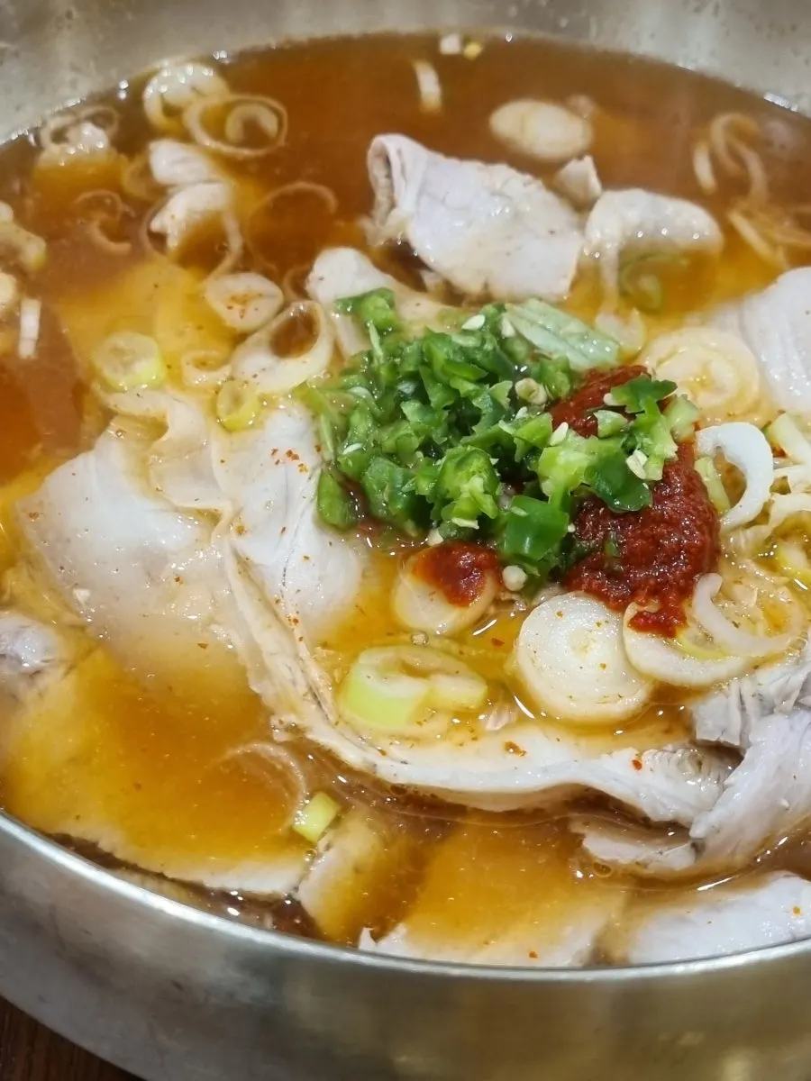 Kkakdugi served as a basic side dish