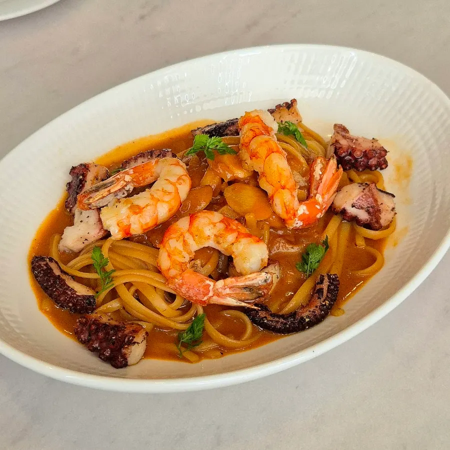 Bisque red shrimp linguine pasta