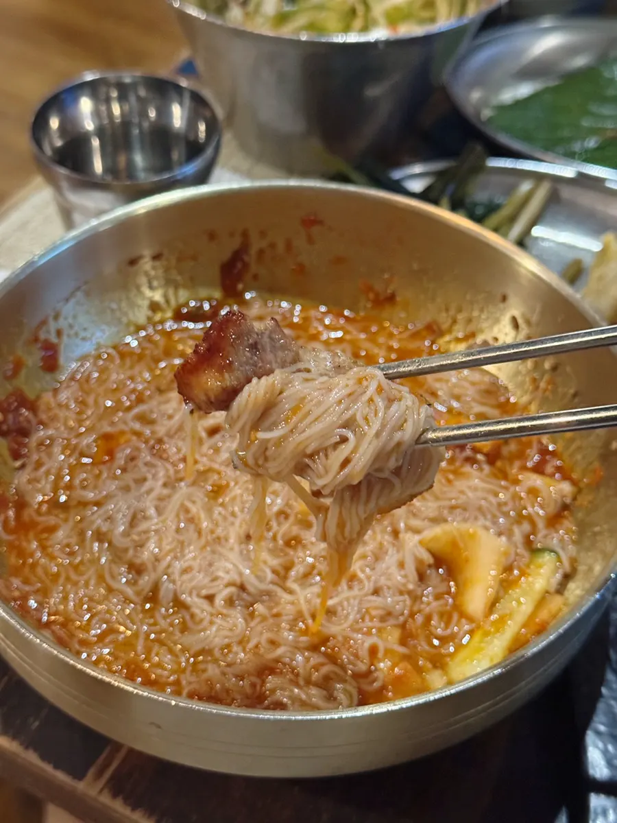 Table at Yuktongnyeong Myeongdong Main Branch after the meal