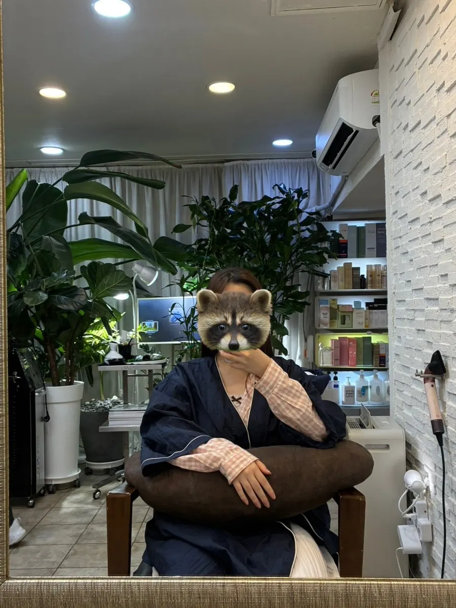 Interior view of Yerideu hair salon