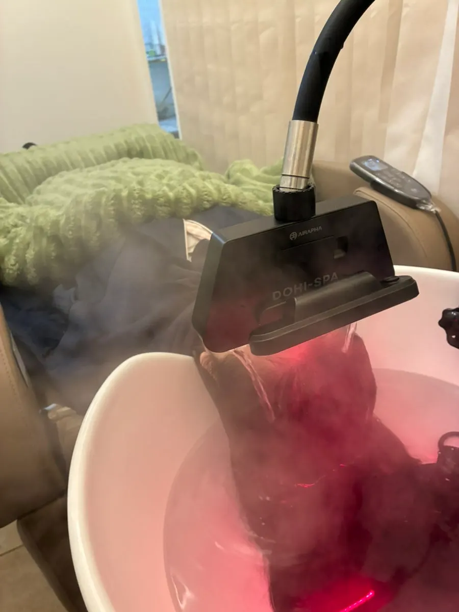 Massage chair seat for the head spa