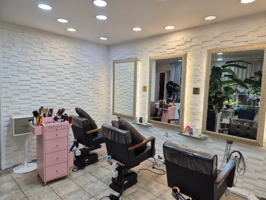 Spacious and comfortable interior of Yerideu Hair