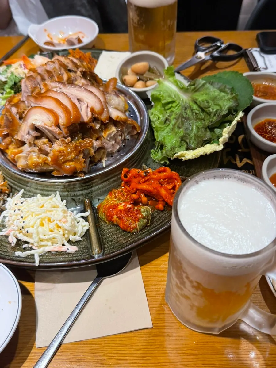 Meal with jokbal and drinks