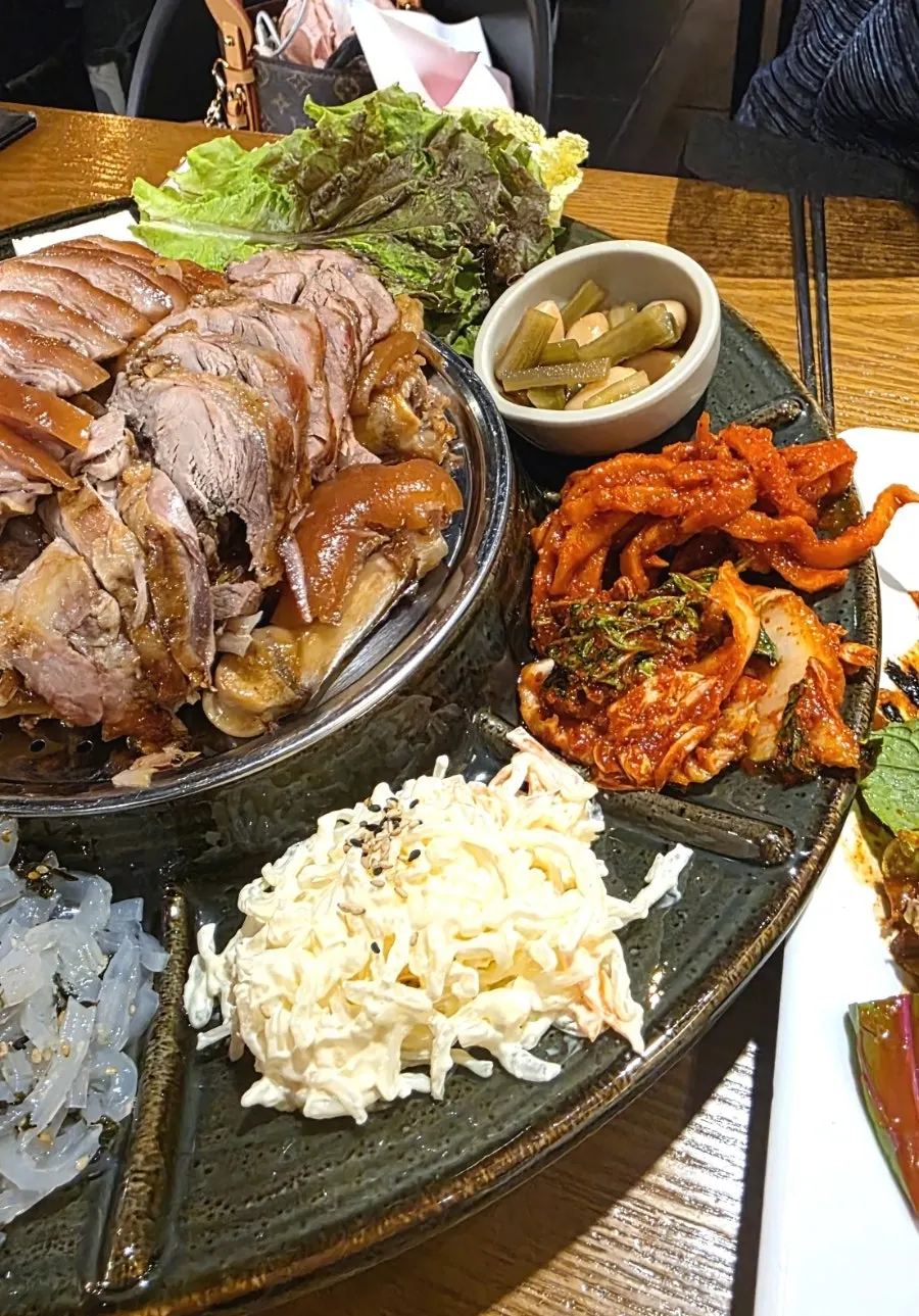 Emperor Jokbal at Miss Jokbal