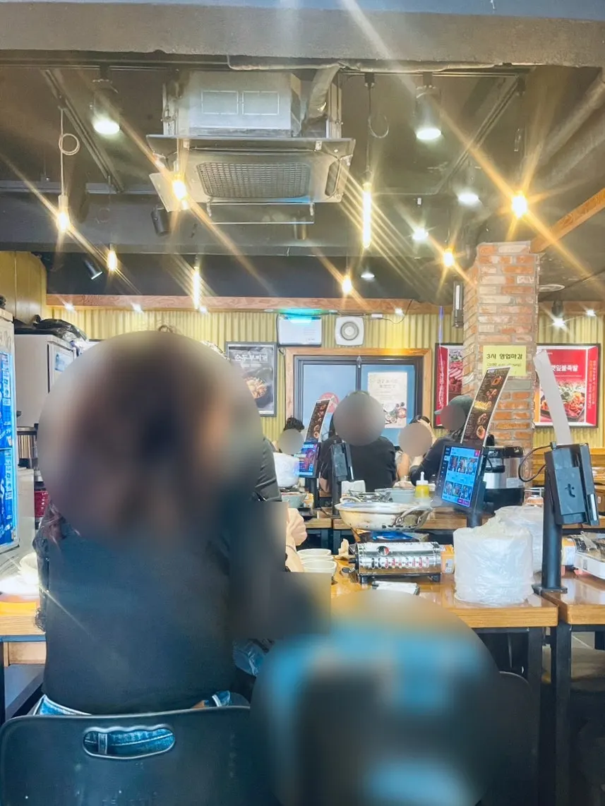 Fully packed restaurant even after the lunch peak