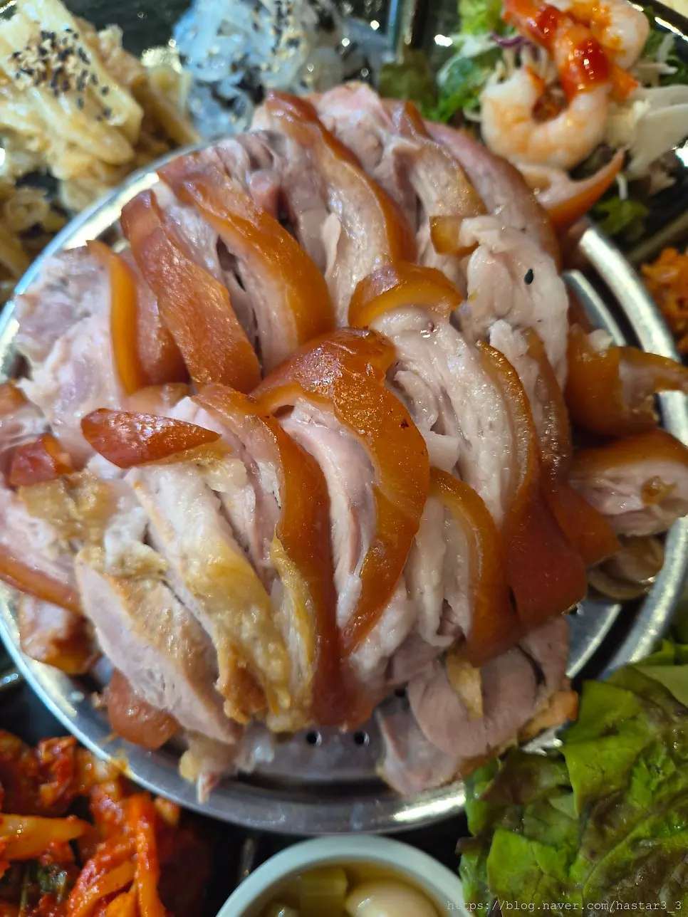 식사를 마친 황제족발 테이블