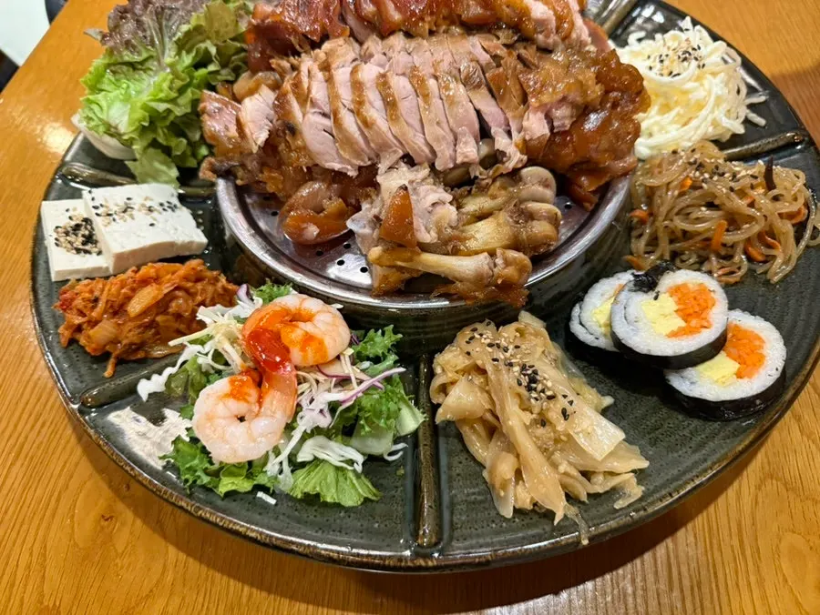 A sliced piece of jokbal