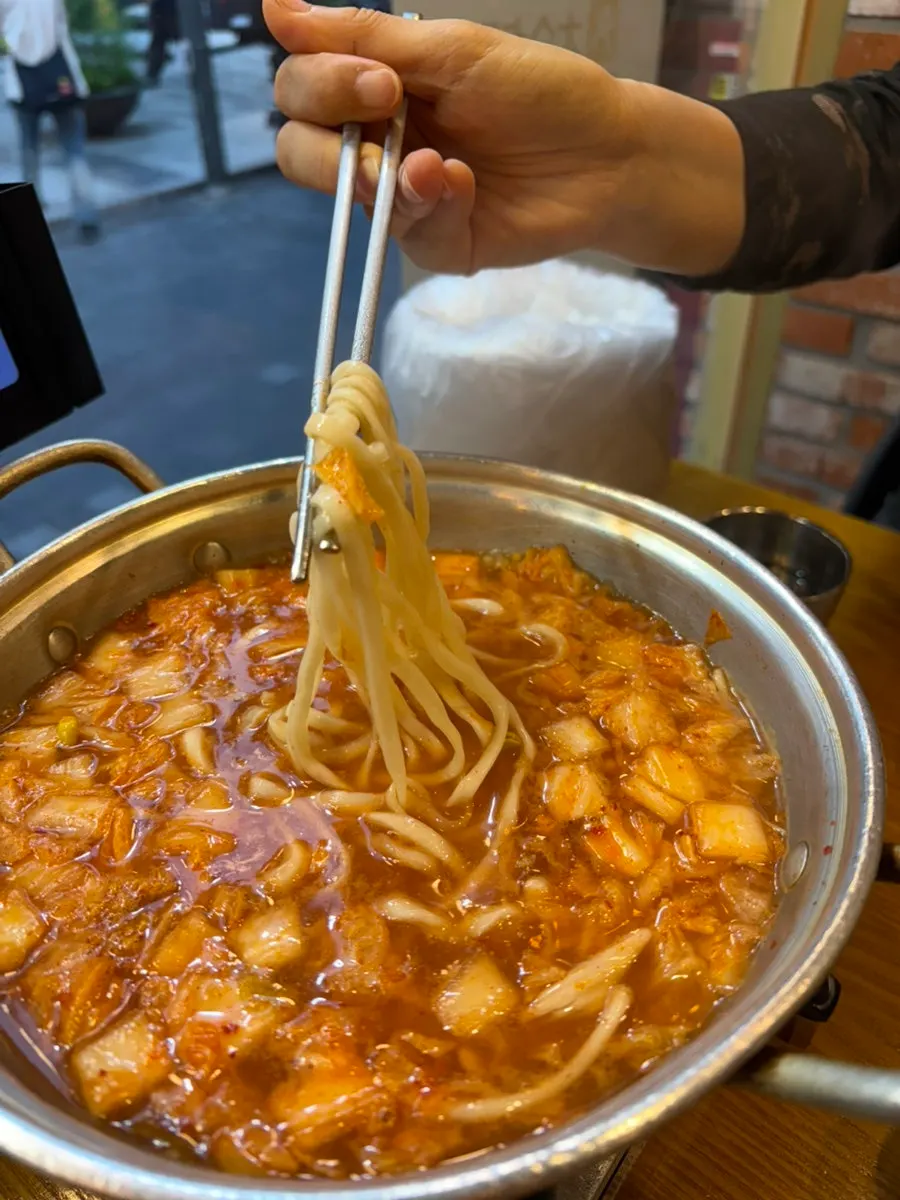 상추쌈에 올린 족발 한 점