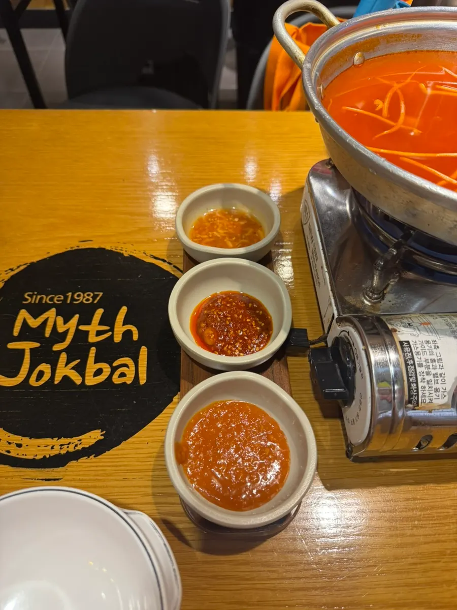 Free kimchi kalguksu and salad table setting