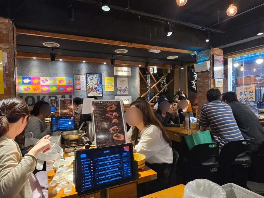 미쓰족발 서울명동점 내부
