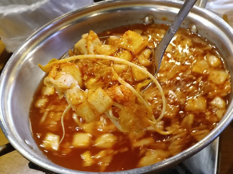 Spicy kalguksu broth image