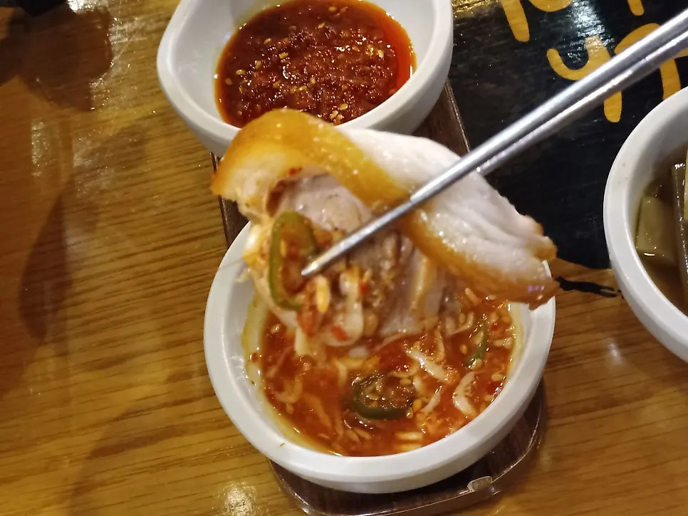 Jokbal enjoyed with lettuce and sauces