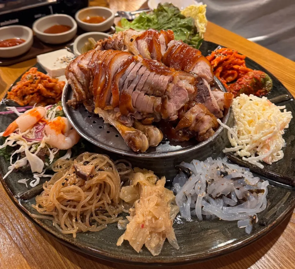 Emperor Jokbal spread served on a round plate