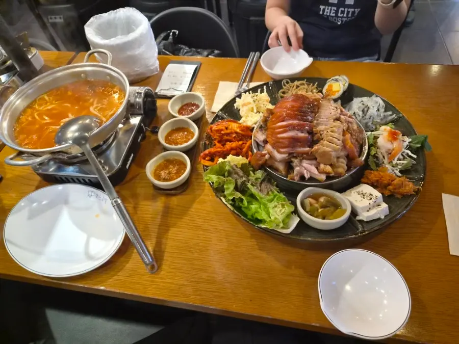 Chewy skin portion of the jokbal