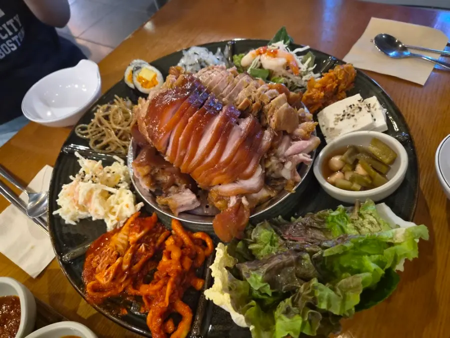 Appetizing visual of the hwangje jokbal