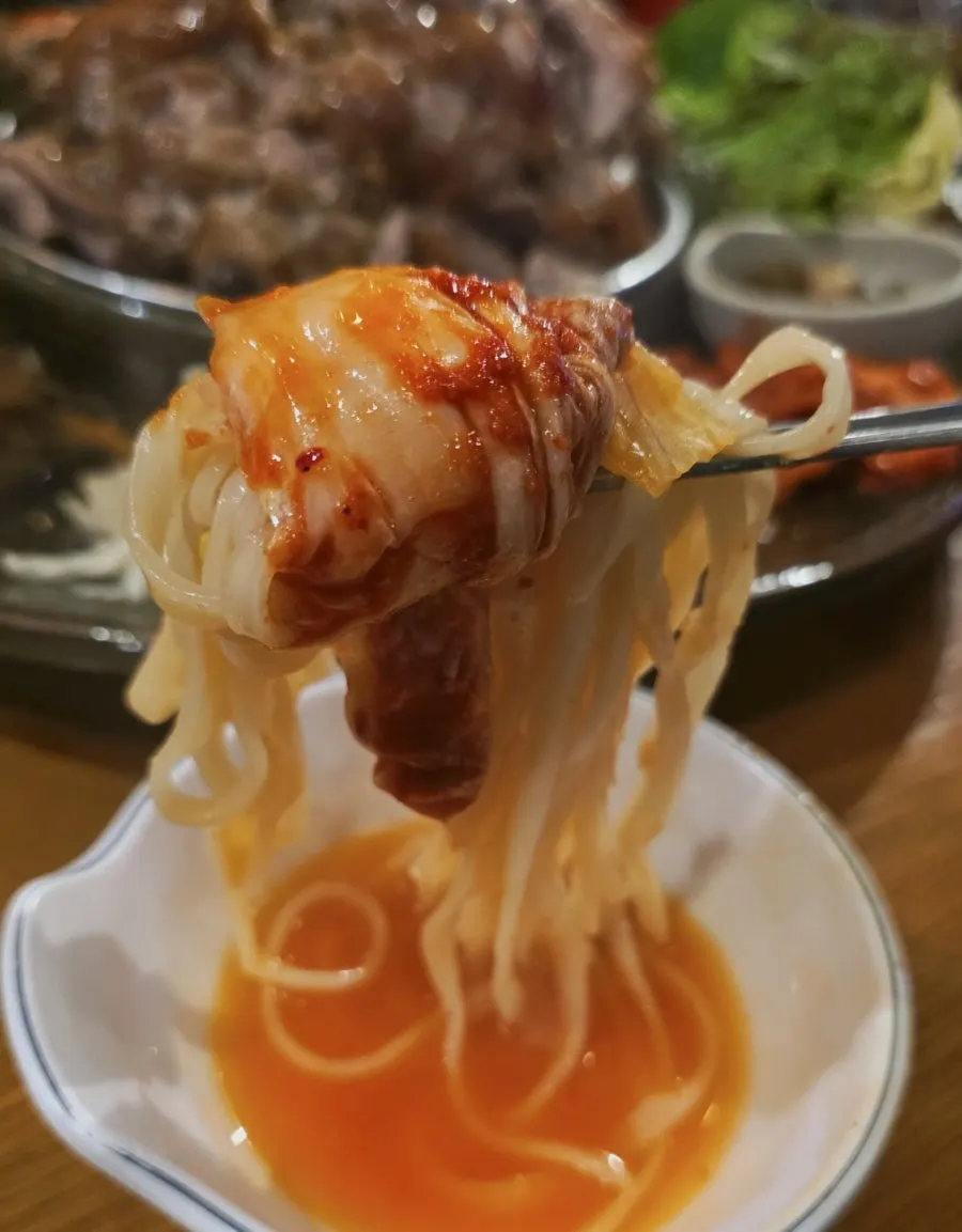 무료로 제공된 김치 칼국수