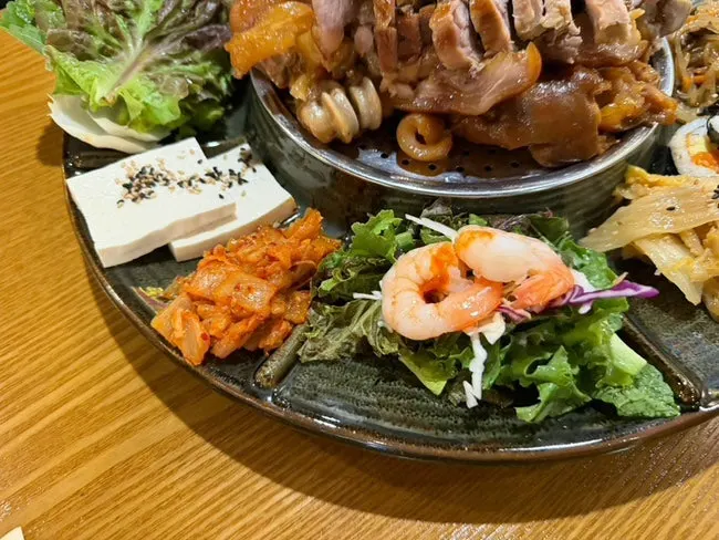 김밥과 잡채 등 사이드 메뉴