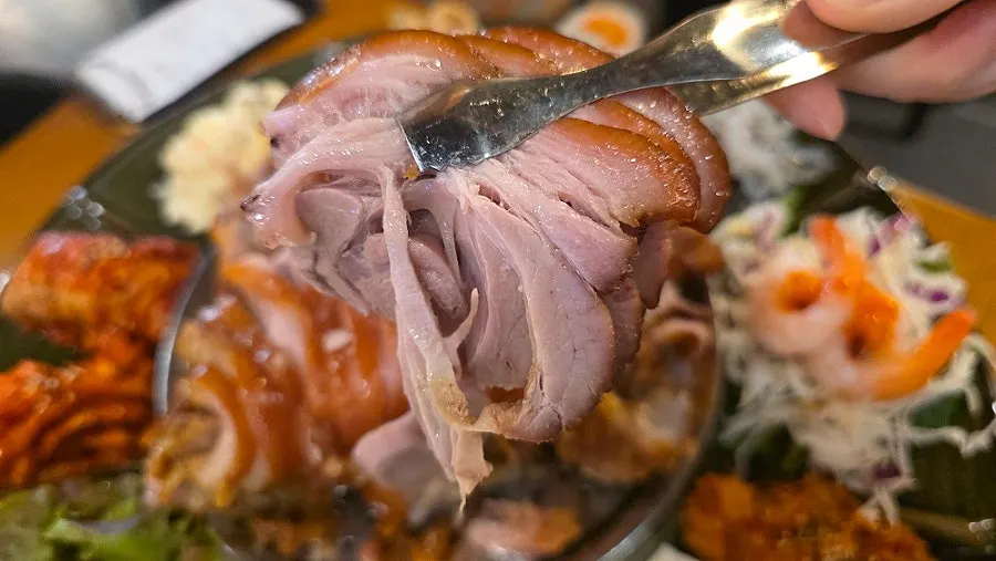 Jokbal meat neatly separated from the bone