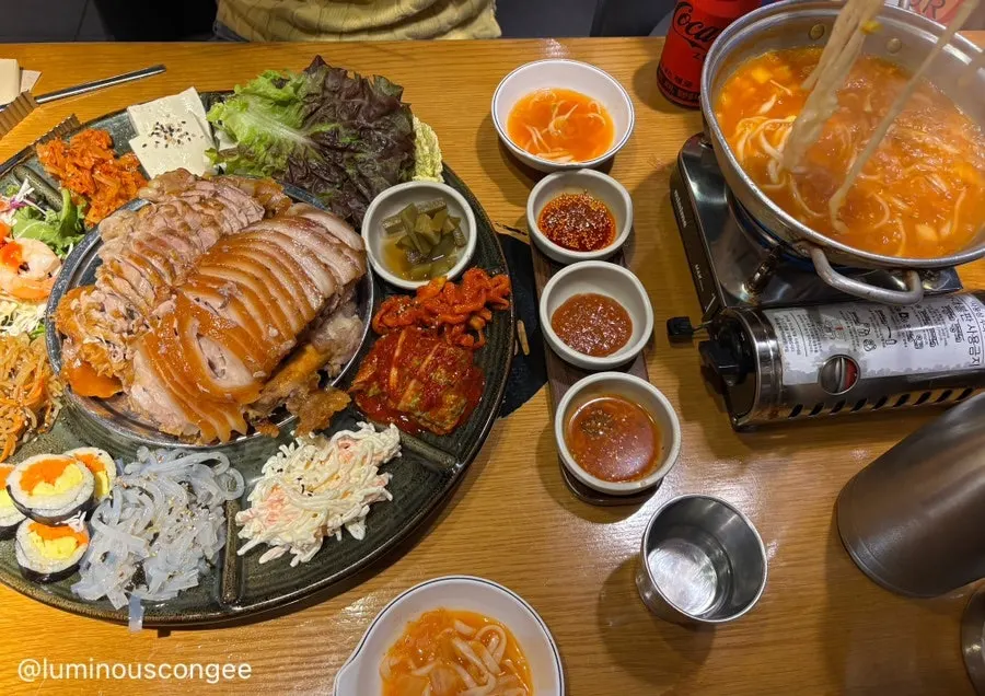 콩나물이 들어간 김치칼국수 국물